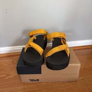 Teva Flatform Universal Sunflower Yellow Platform Sandals